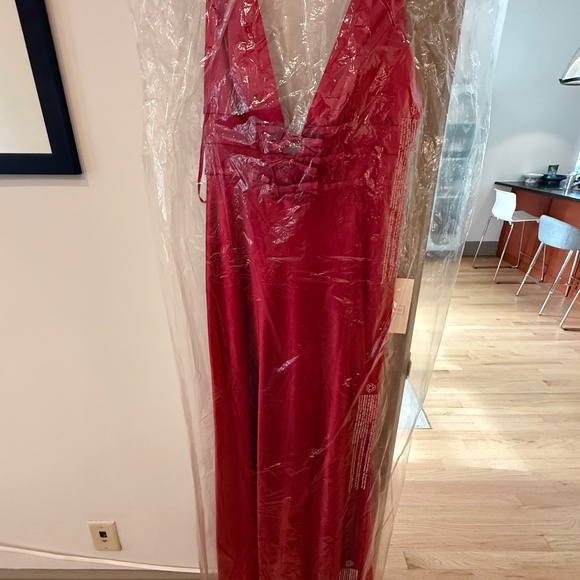 Pink satin gown - Picture 2 of 2